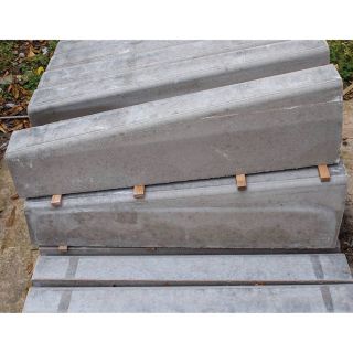 125 x 255/150 x 915mm Half Batter Right Hand Dropper Kerb