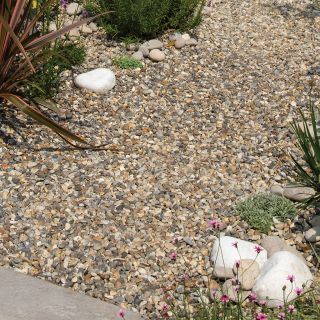 Long Rake Spar Bulk Bag 20mm Oyster Grey Pebbles
